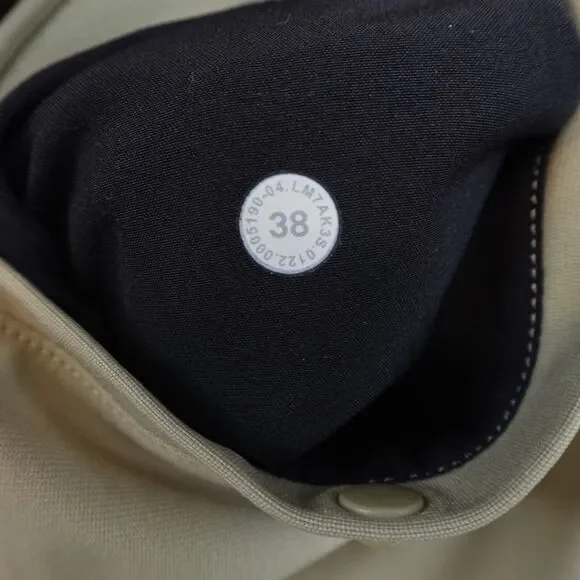 Lululemon Commission Shorts Warpstreme Chino Classic Artifact Sand Mens Size 38 - Picture 3 of 9